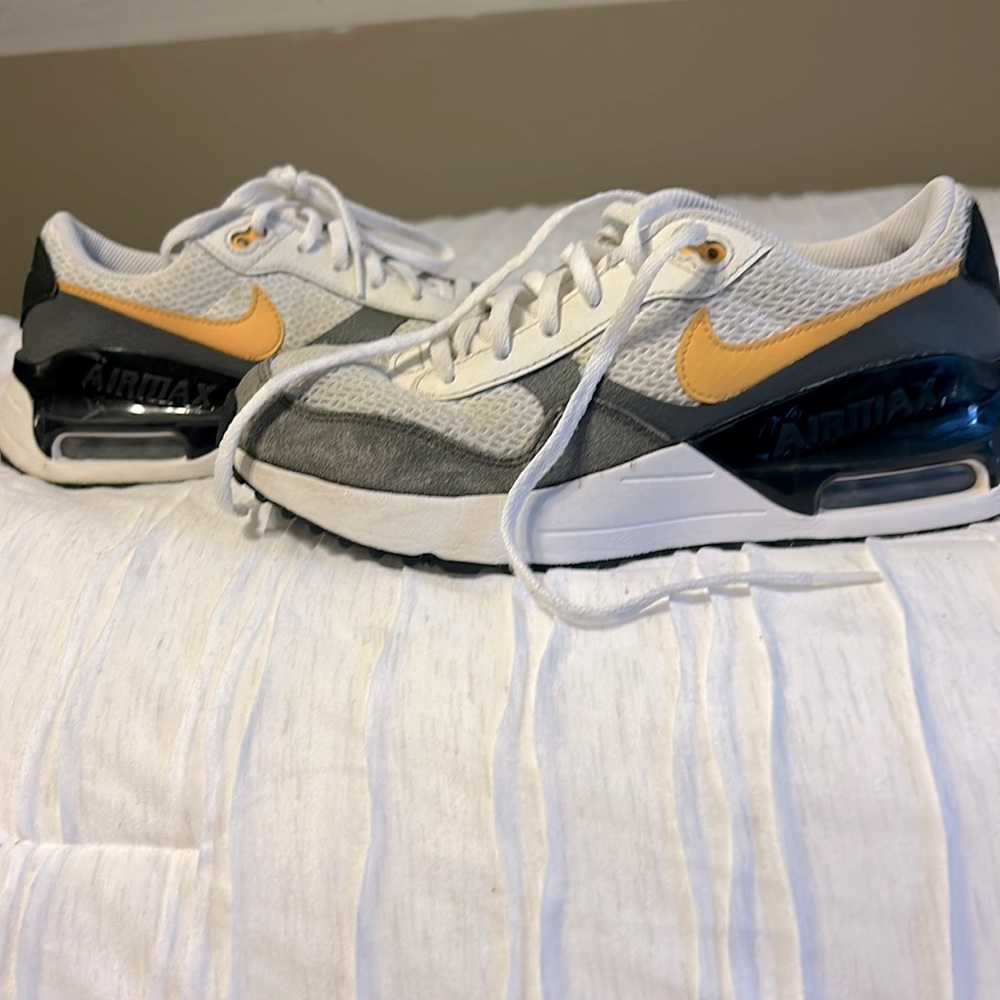Nike Airmax size 6 youth excellent condition